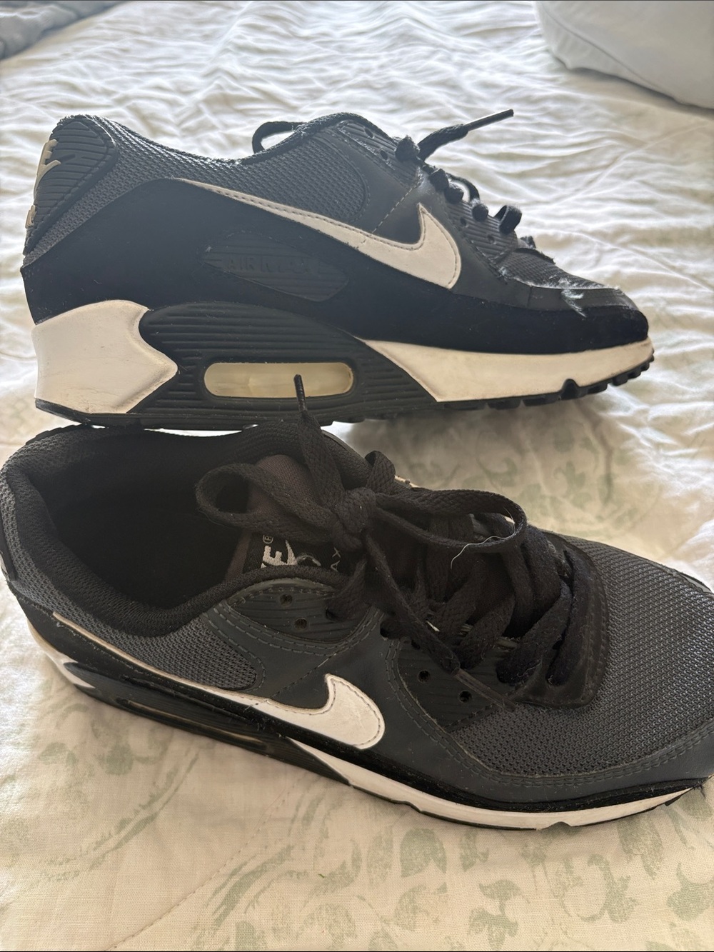 Nike Men’s Black and White Low-Top Sneakers